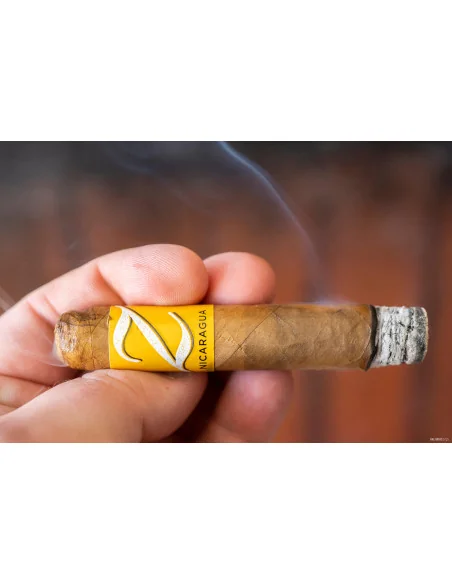 سیگار برگ دیویدف زینو هاف کرونا (تک نخ) Davidoff Zino Nicaragua Half Corona